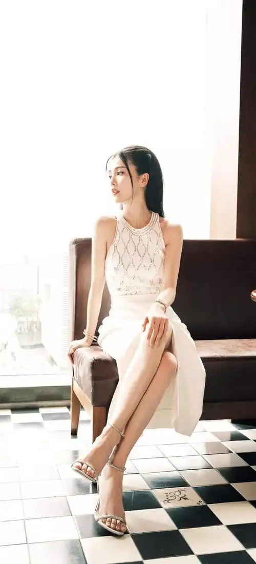 美女明星一字高跟凉鞋性感又好看