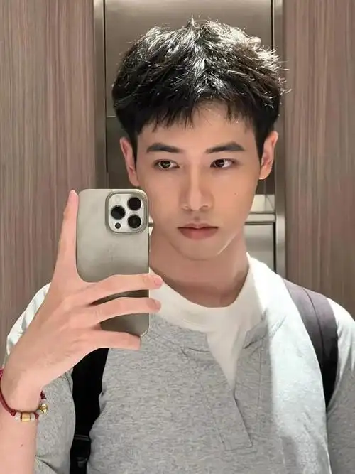 建议"头发粗硬"的男生,剪这3款发型,潮流帅气有魅力!