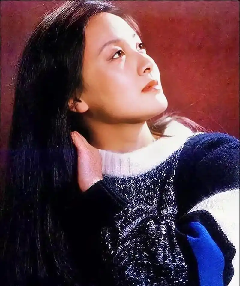 邓婕罕见老照片