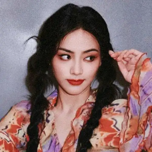 好适合做头像啊又拽又甜谢可寅