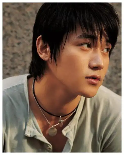 没红之前郭京飞长这样,搭档颜值巅峰期陆毅,对比太惨烈太魔鬼