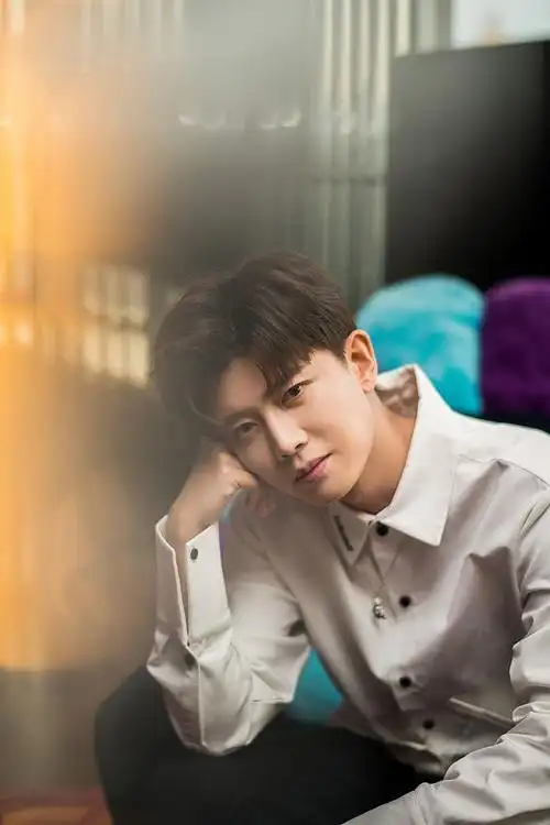 任嘉伦工作室的照片微相册