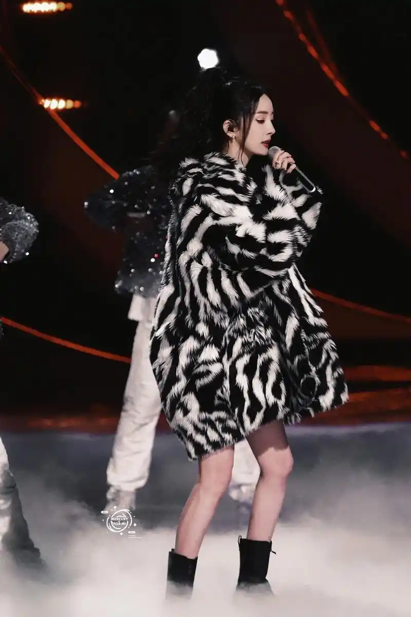 杀疯了!我怎么这么好看#湖南卫视跨年晚会#杨幂 - 抖音