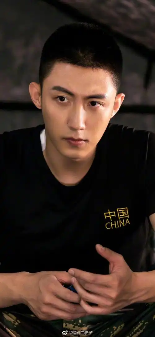 黄景瑜成立有一只大鱼京鱼工作室