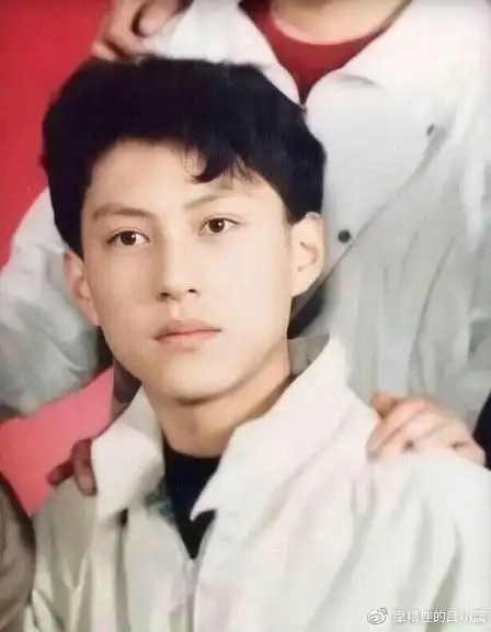 "谁年轻时还不是校草"靳东钱枫还好,看到雷佳音:岁月是猪饲料