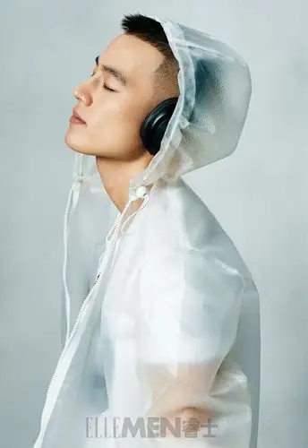 欧豪时尚大片身形矫健 硬派鲜肉散发荷尔蒙