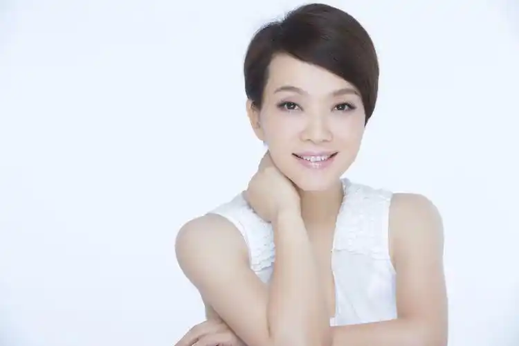 p>陈明,1968年7月15日出生于上海市,中国内地女歌手.