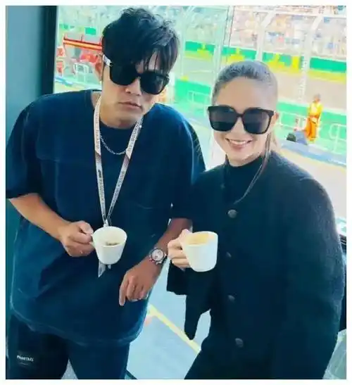 昆凌夫妇大方现身周杰伦清爽帅气时尚穿搭引人注目