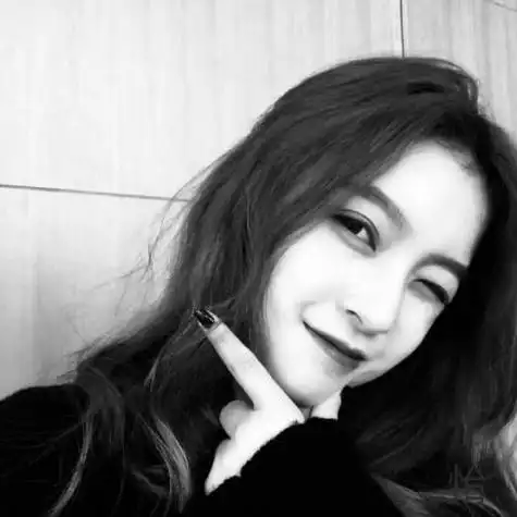 霸气冷漠女生头像黑白,不要踮着脚尖去爱一个人