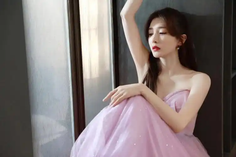 江疏影 性感礼服写真