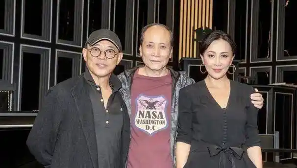 刘嘉玲和小10岁梁咏琪陈慧琳同框,素颜没眉毛都比她俩看着年轻_保养