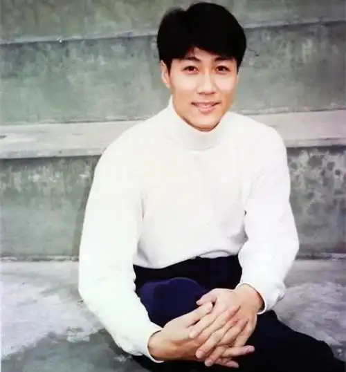 梅艳芳曾与他共枕三年,后被周星驰钦点走红,如今却无戏可拍|林国斌