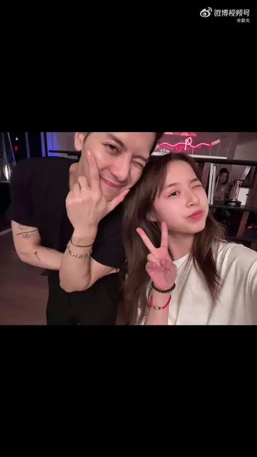 王嘉尔和好友见面视频!你慕了吗?