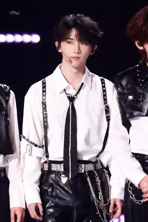 马嘉祺叁重楼暨出道四周年演唱会##马嘉祺双11惊喜夜