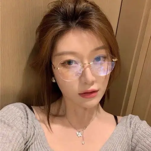 戴框架眼镜不好看的姐妹可以试试今年流行的无框眼镜呀真的很香
