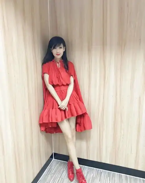 54岁周慧敏罕见谈近况一代玉女掌门人仍若少女结婚13年无子女