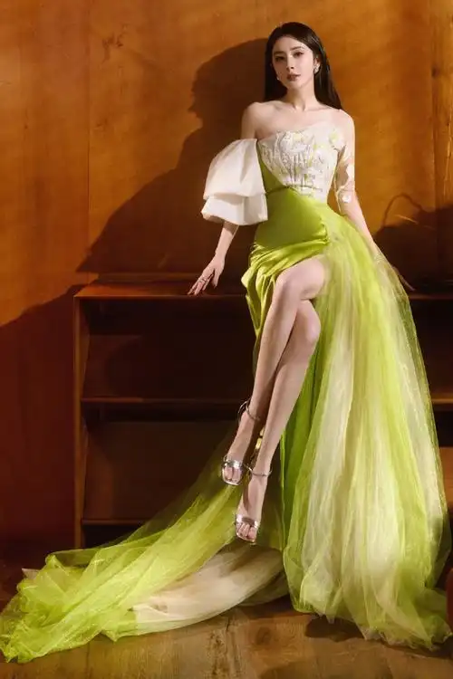 杨幂:轻纱曼妙,梨花迎新