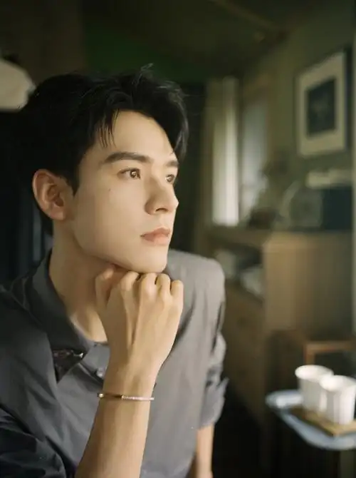 龚俊夏日男友风大片##龚俊宽肩细腰好嘶哈