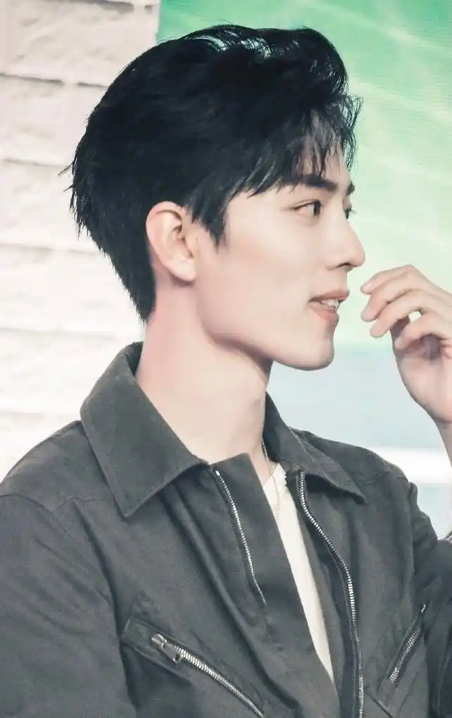 真是看一次心动一次有没有!光看侧脸就知道肖战有多帅了吧!