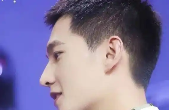 有种"整容"叫杨洋寸头,当镜头放大十倍,这颜值谁会扛得住?