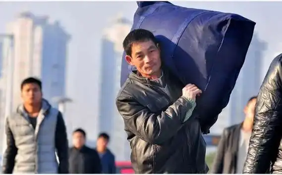 打工人:过年是到一月多的时间了,有件事是在尽量维持多干点活儿 - 抖