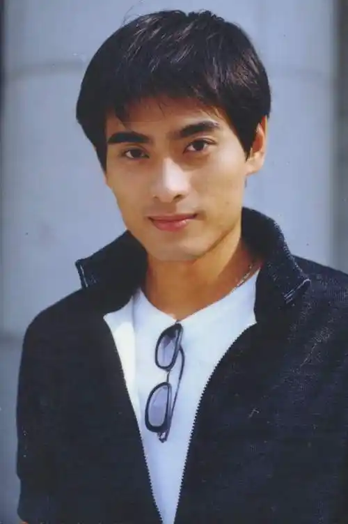 红不了的明星陈龙:胶水厂工人出身,三度合作胡歌也未成功