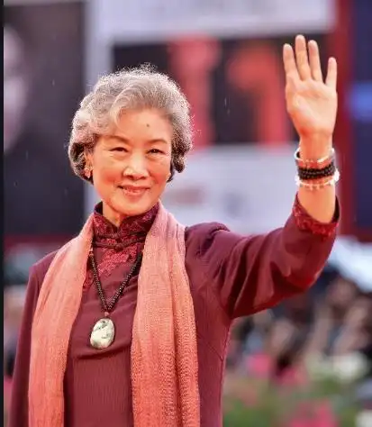 儿媳是影后,女儿更是国人的骄傲,80岁的她仍在演戏|老戏骨|演员|何琳