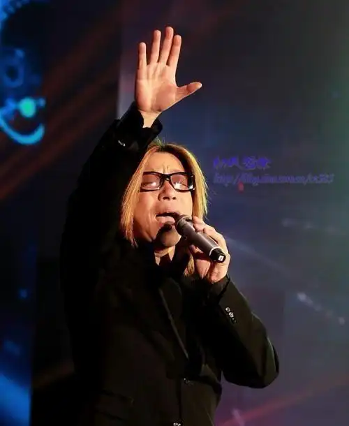 高晓松写出《同桌的你》郭峰写出《让世界充满爱》,两人谁更有才