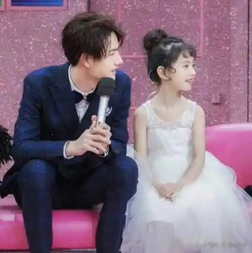 王一博与裴佳欣演对手戏,牵手长大女孩成亮点角色