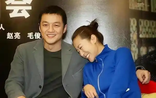 爷爷是开国上将,爸爸是副参谋长,家世显赫的她52岁却仍单身