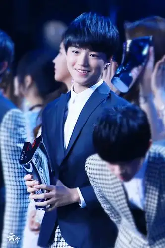 tfboys王俊凯 2015.04.13 第15届音乐风云榜年度盛典颁奖现场.