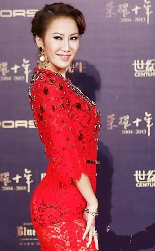 那英遭殃王菲也被波及圈内大佬直言她俩都是资本商