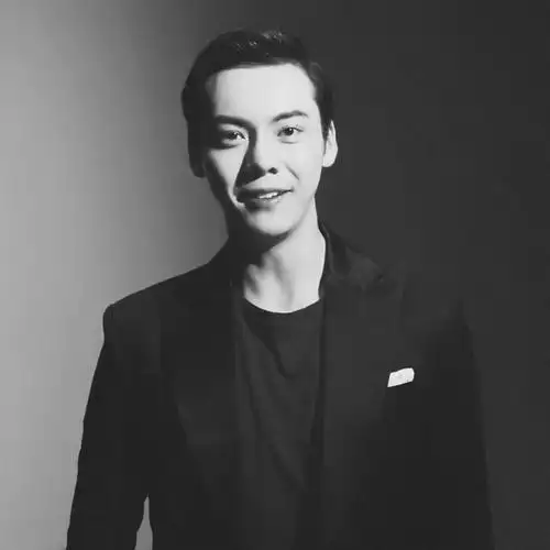 william威廉陈伟霆 @黑白图杀,你的眼里有星星