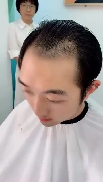 秃额头的男士这样选发型,掩饰的同时还超帅!