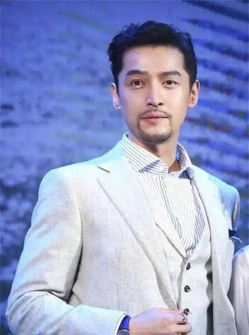 留胡子不油腻反而更帅的男明星,金世佳第四,第一竟是过气的他_男人