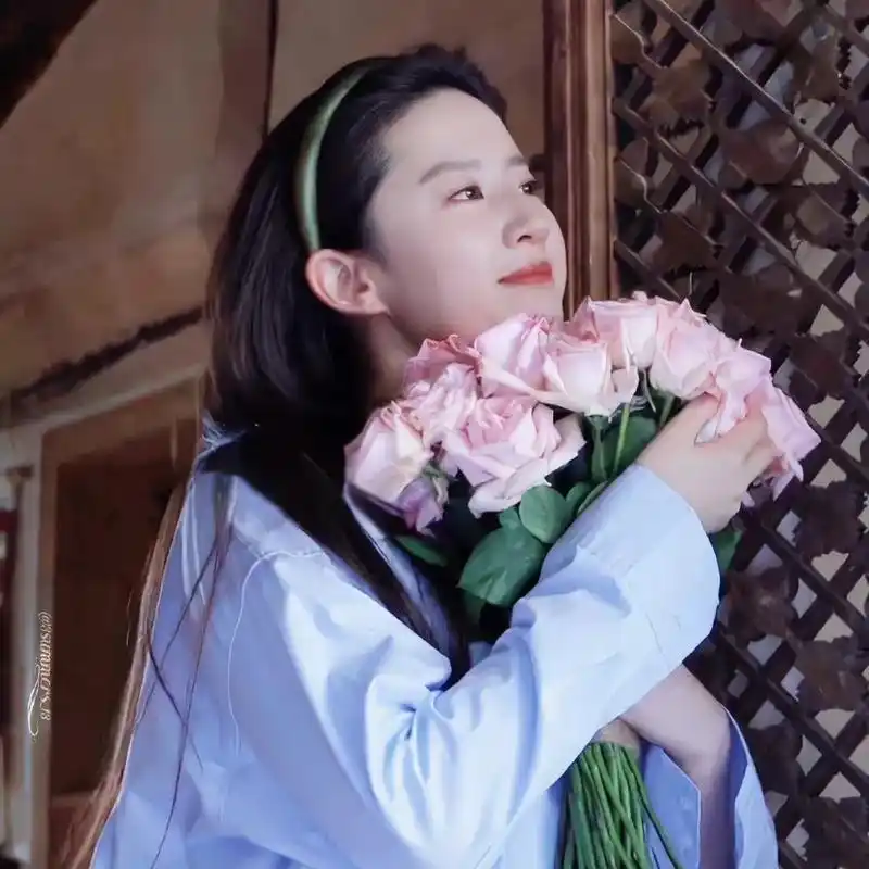 刘亦菲捧花头像 #刘亦菲 #神仙姐姐 让好运环绕我吧 - 抖音