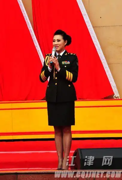 总政歌舞团帅乡慰问红军师 董文华蔡国庆"军星"闪耀