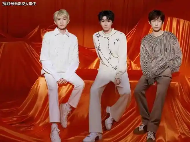 官博文案似有深意,2万粉丝连夜掀起讨论狂潮_王俊凯_组合_评论