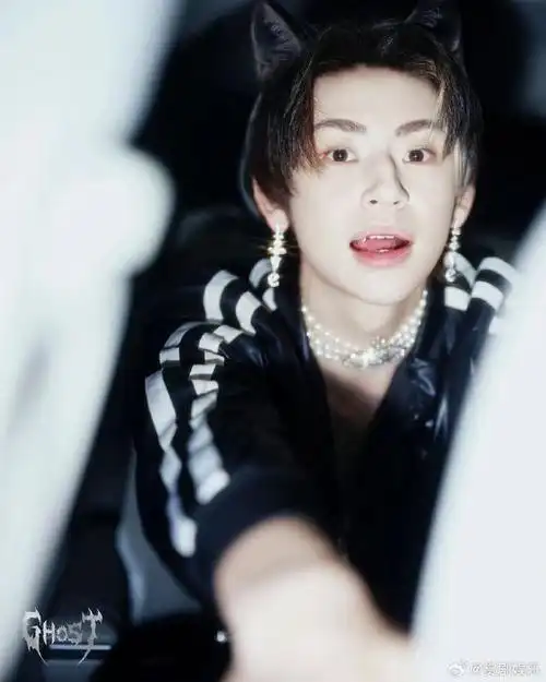 小鬼狼少年造型#第一眼感觉上去就是非常的霸气,狼少年造型很适合