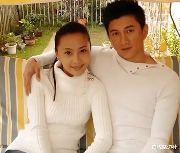 吴奇隆前妻高调过七夕!和外国富豪老公甜蜜合影,混血儿女颜值高