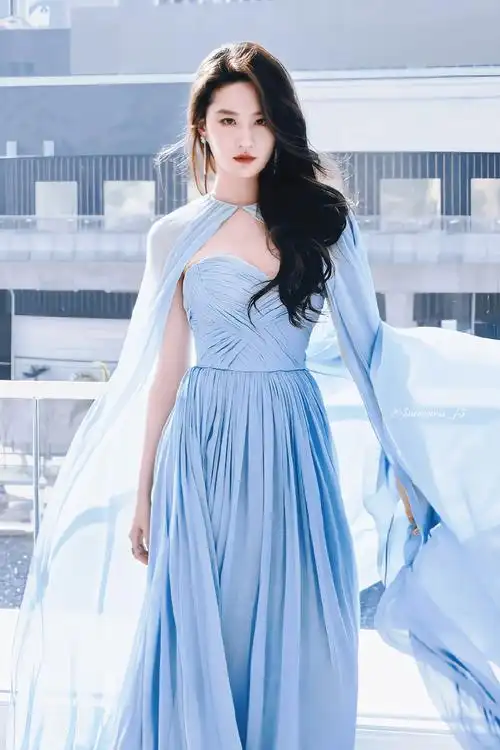刘亦菲金莲花最佳女主角##刘亦菲蓝色抹胸纱裙