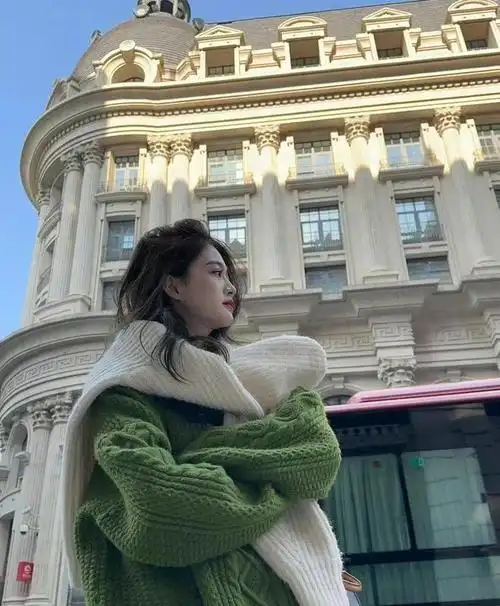 乘私人飞机出游,住男方豪宅疑同居|小羽|李沁|网红|薛之谦_网易订阅