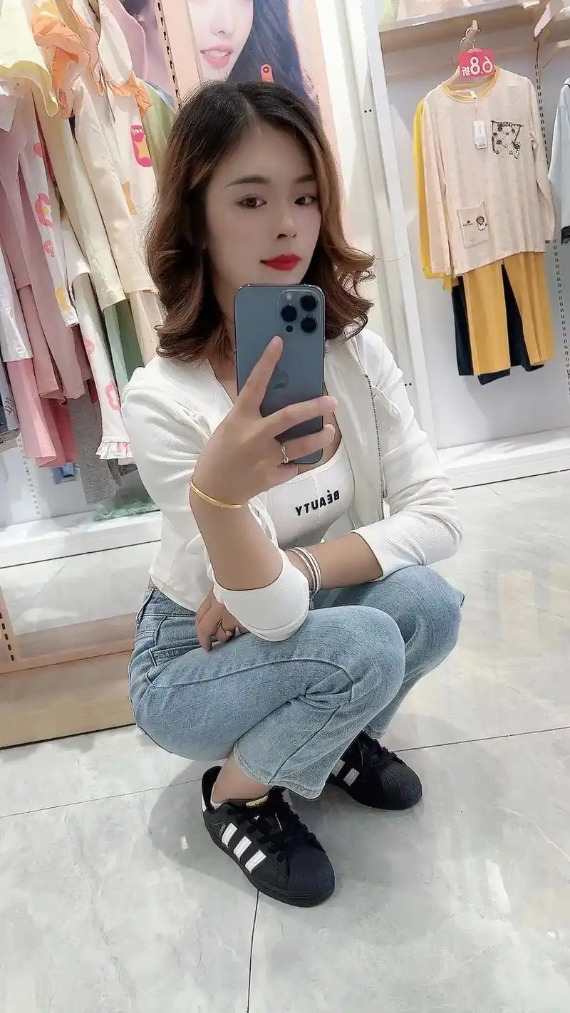 羡慕两种女人,一种特别拽,一种娇滴滴会撒娇的,我呢卡在中间, - 抖音