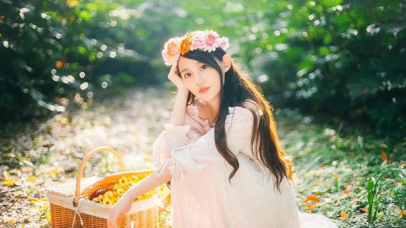 养眼的女神户外唯美写真图片桌面壁纸