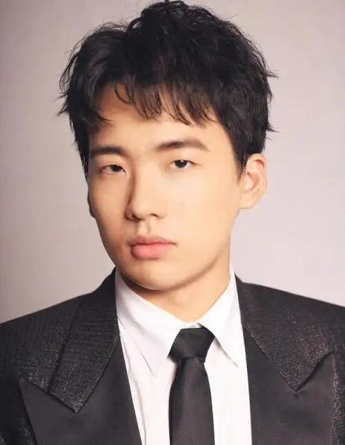 看到郭德纲儿子郭麒麟,再看孟非女儿星亚,网友:难怪着急做亲家