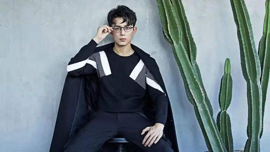 时尚,高清,帅气,小鲜肉,吴磊,**男明星小鲜肉吴磊时尚写真高清电脑