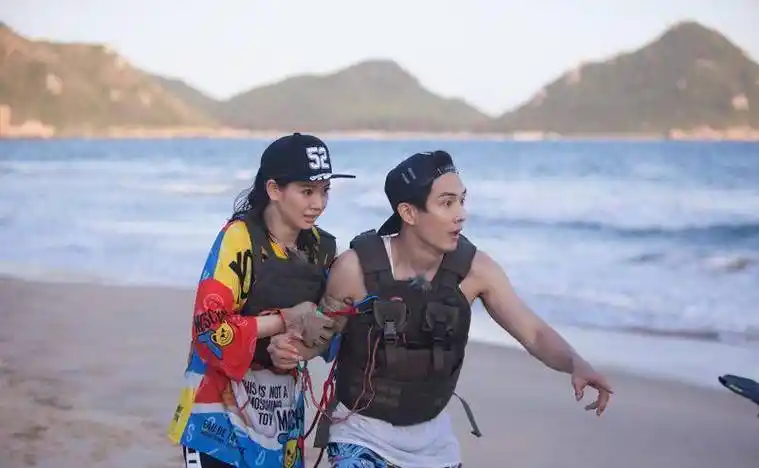 "奶爸"李承铉:100条微博74条跟戚薇有关,女儿lucky查无此人?