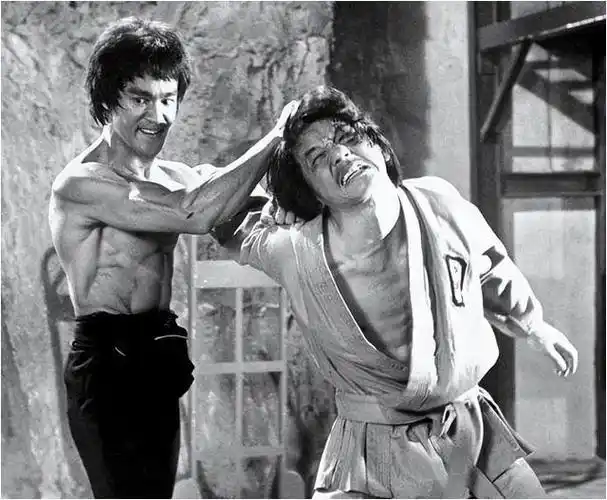 成龙情感风云错失邓丽君与林凤娇隐婚17载却不慎招惹吴绮莉