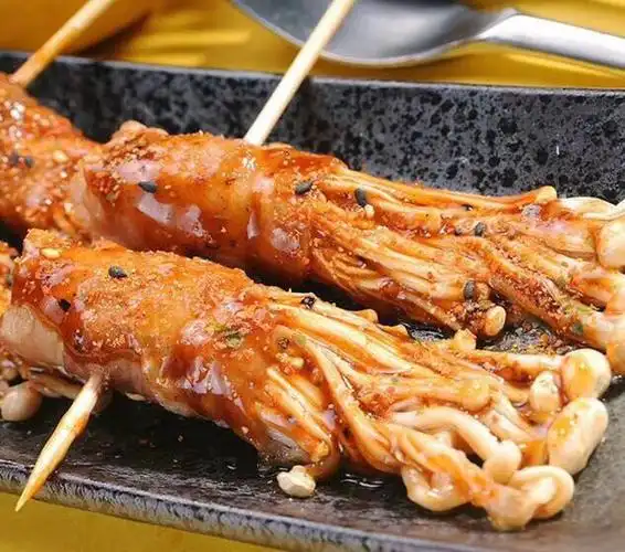 培根金针菇烤出诱人的香气