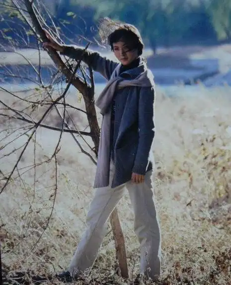 发生车祸后,对于自己能活下来感到感慨万分,并鼓起勇气向谢兰表白求婚